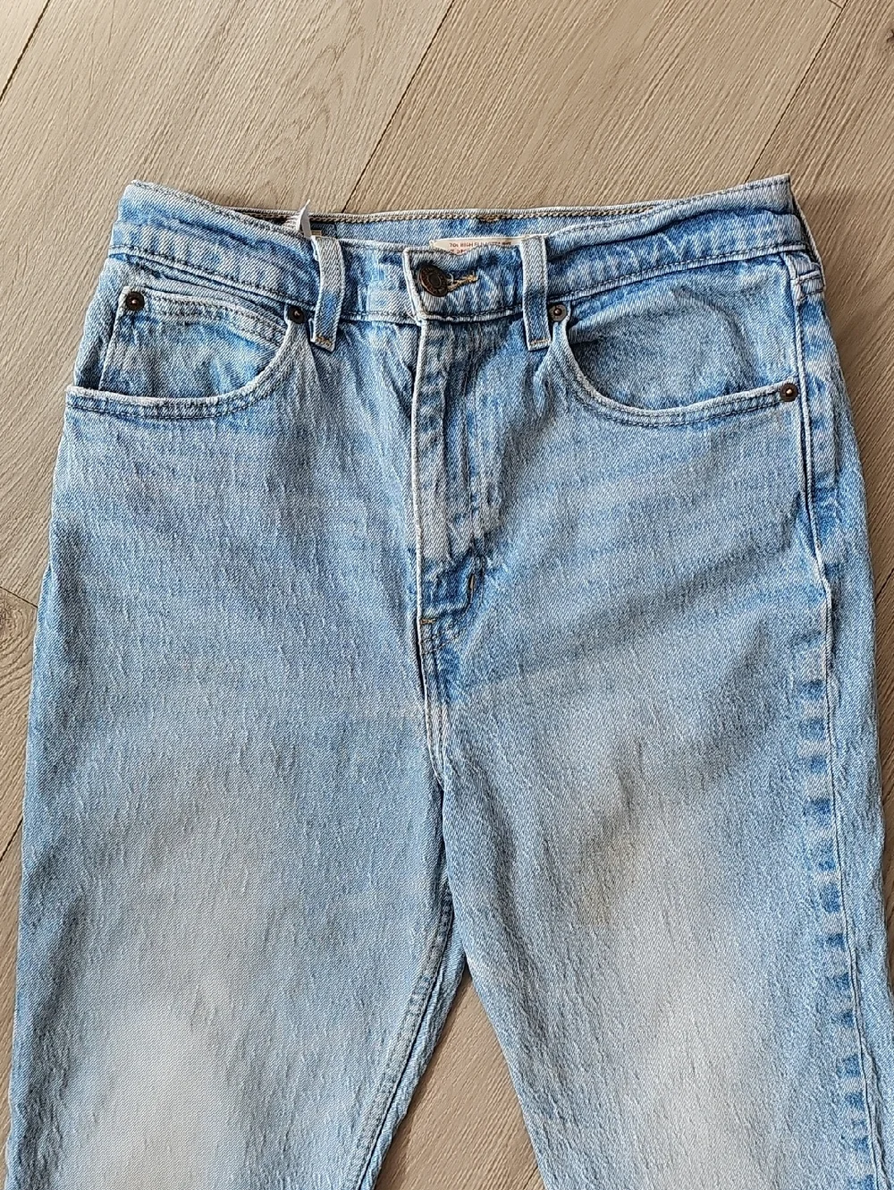 Levi's Premium 70s High Slim Straight Medium Wash Jeans, Sz 28 *Stains - Read - Picture 4 of 16